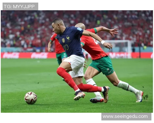 高个子足球明星的魅力与成就探索：他们如何在绿茵场上书写传奇